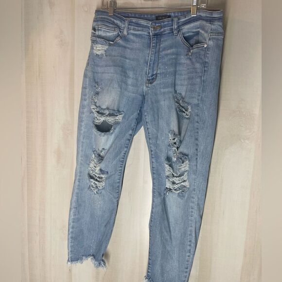 Judy Blue distressed light wash jeans frayed hem, size 14w - Picture 1 of 16